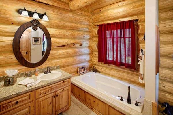 A rustic cabin bathroom with natural colors and wood details.
