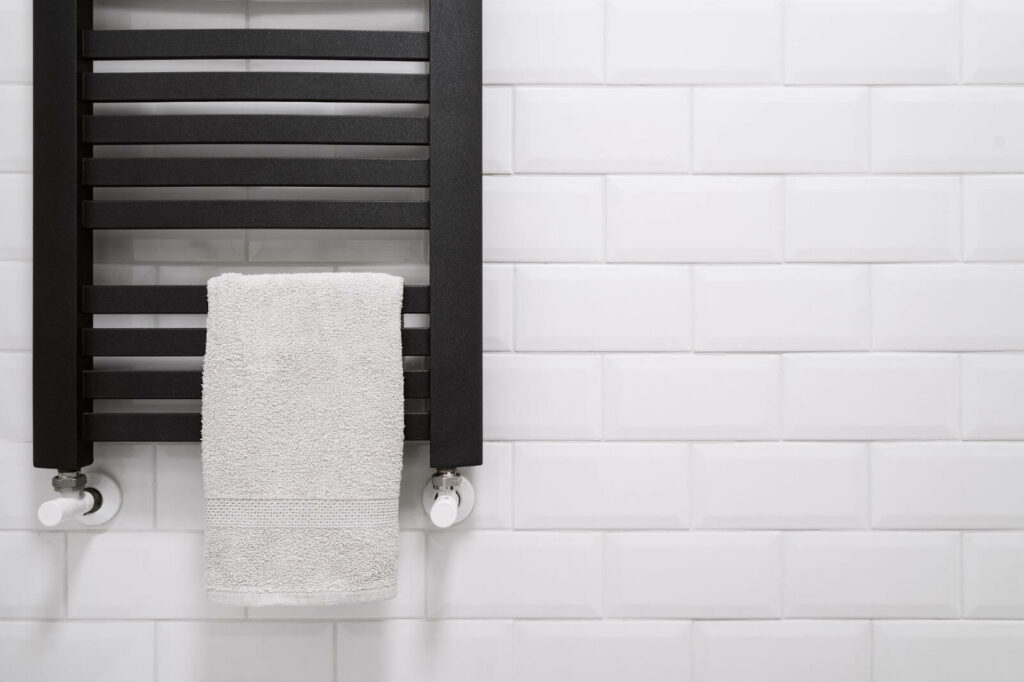 How to Choose the Right Bathroom Towel Color Combinations Heated