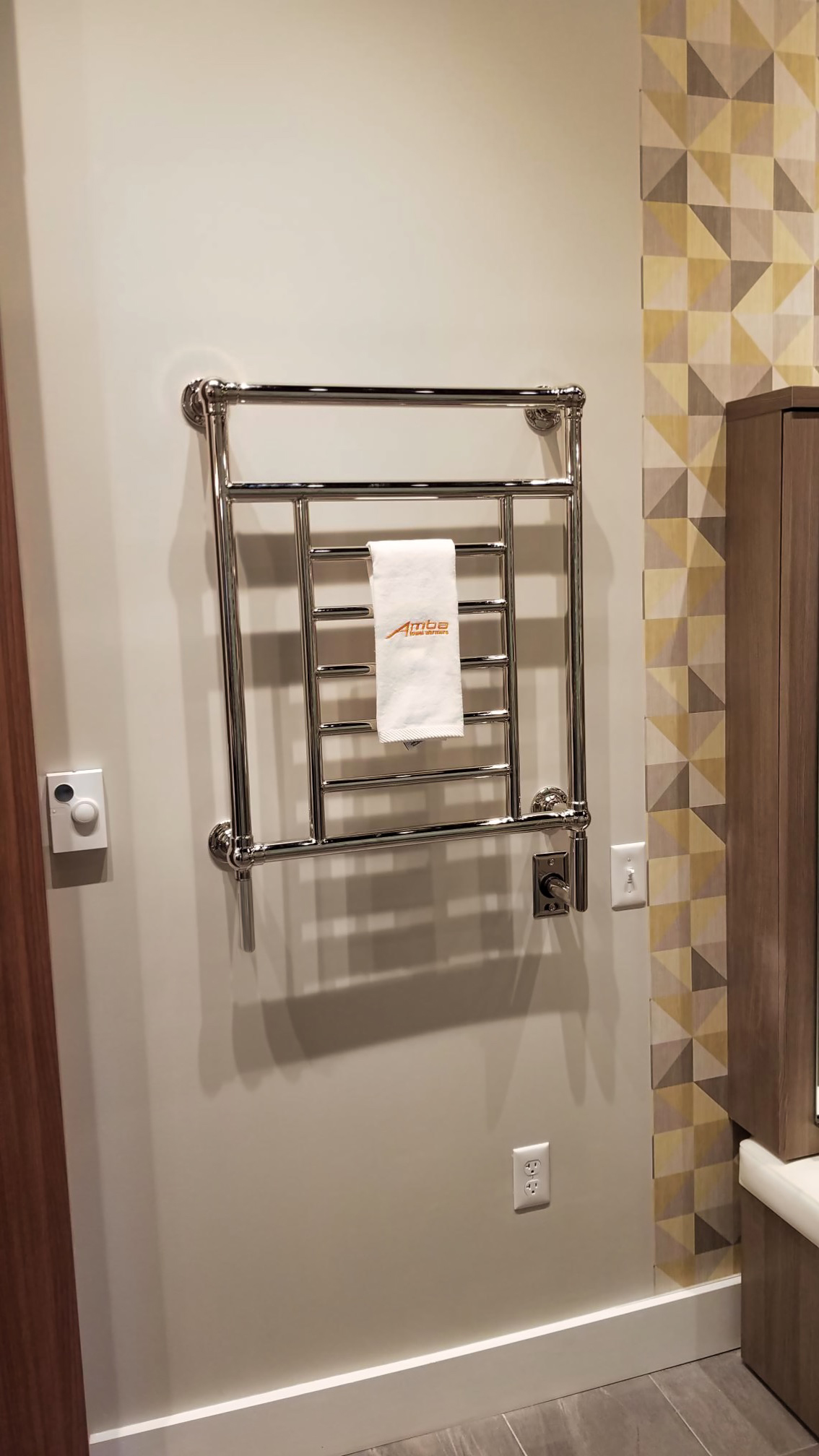 Traditional Model T-2536 8 Bar Hardwired Heated Towel Rack in Polished Nickel - Image 7